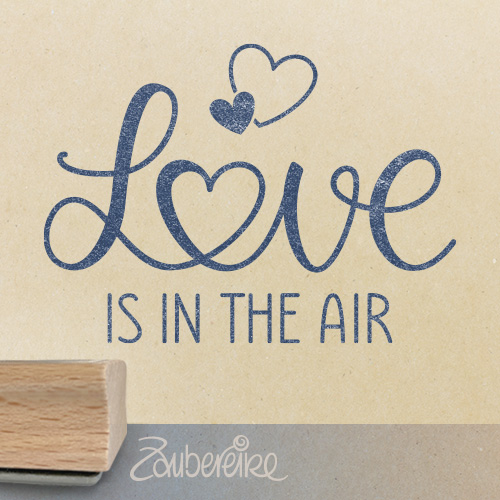 Textstempel "Love is in the air"