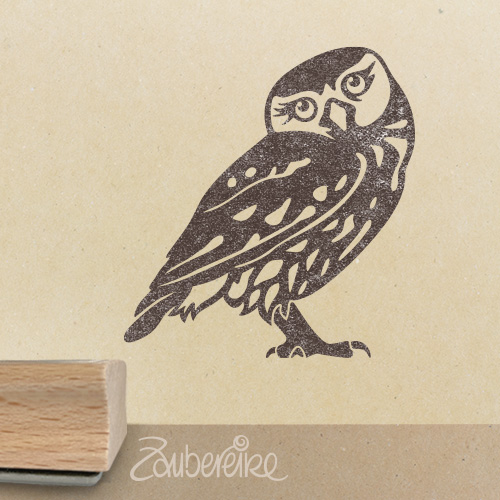 Stempelmotiv Steinkauz von der Seite der den Kopf zum Betrachter dreht