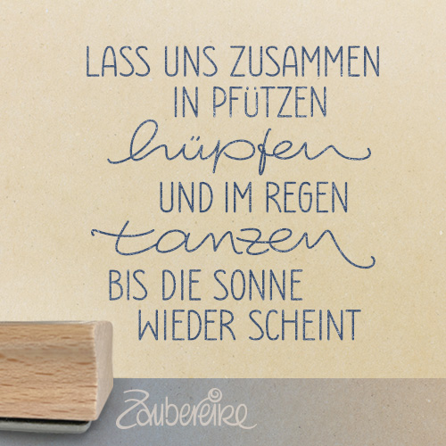 Textstempel in Versalien mit handschriftlichen Worten "hüpfen" und "tanzen"